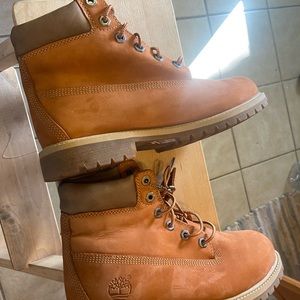 Timberland premium water resistant 6 inch boot. Size 6